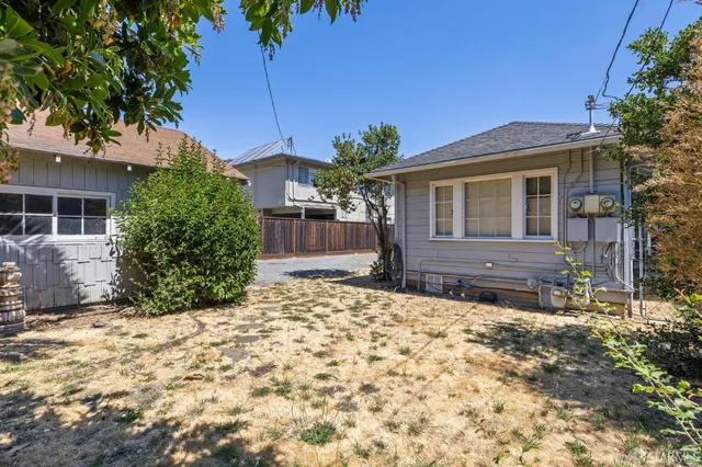 $1,898,000 | 1115 Capuchino Avenue, Burlingame, CA 94010