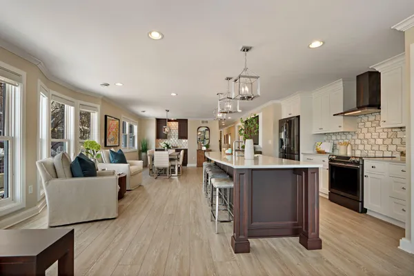 $2,210,000 | 432 Harvard Avenue, Unit 5 & 6, Fontana, WI 53125