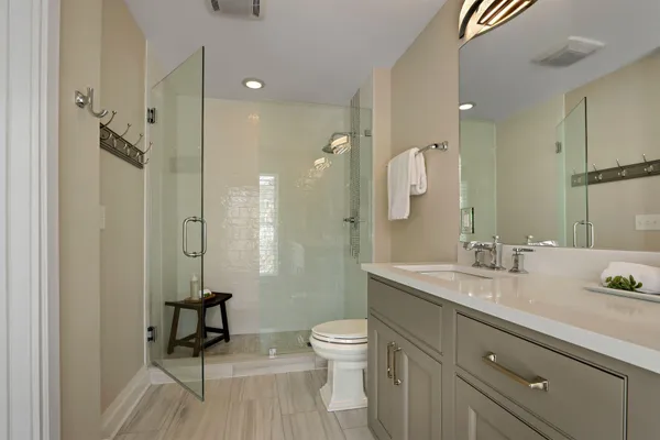 $2,210,000 | 432 Harvard Avenue, Unit 5 & 6, Fontana, WI 53125