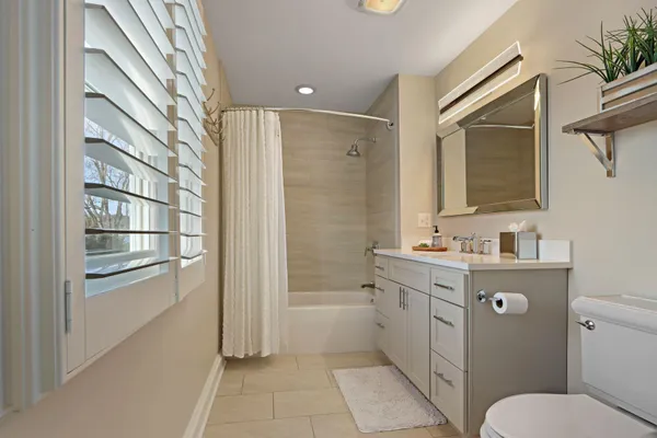 $2,210,000 | 432 Harvard Avenue, Unit 5 & 6, Fontana, WI 53125