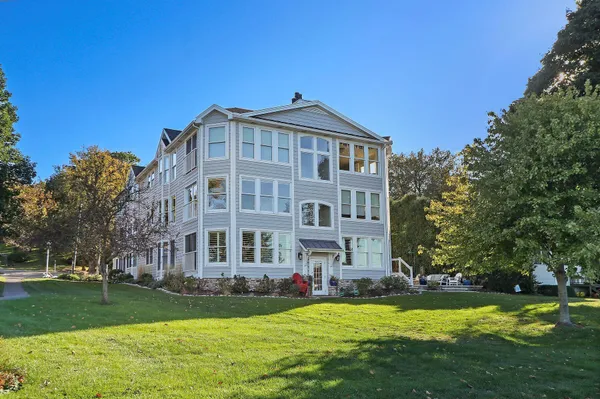 $2,210,000 | 432 Harvard Avenue, Unit 5 & 6, Fontana, WI 53125