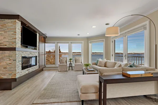 $2,210,000 | 432 Harvard Avenue, Unit 5 & 6, Fontana, WI 53125