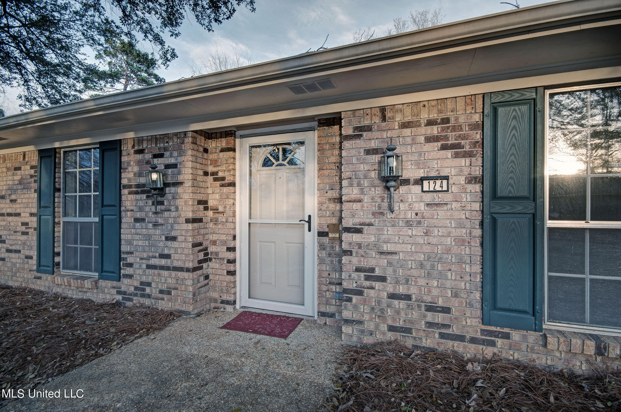 124 Longmeadow Road Brandon, MS 39042 - Photo 3 of 27 IMGP0229_30_31