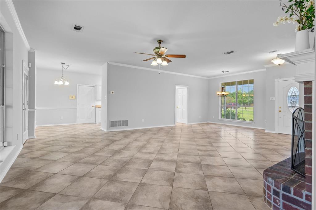 697 Meadowview Circle Van Alstyne, TX 75495 - Photo 6 of 25