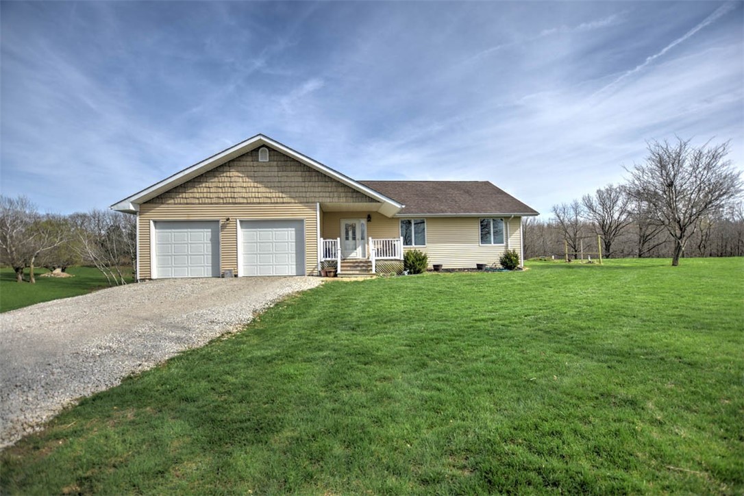 2204 East 1800 North Road Moweaqua, IL 62550 - Photo 1 of 48