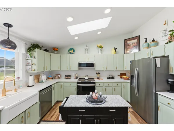 $699,000 | 1345 Sanford Street, Coos Bay, OR 97420