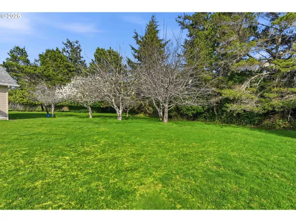 $699,000 | 1345 Sanford Street, Coos Bay, OR 97420