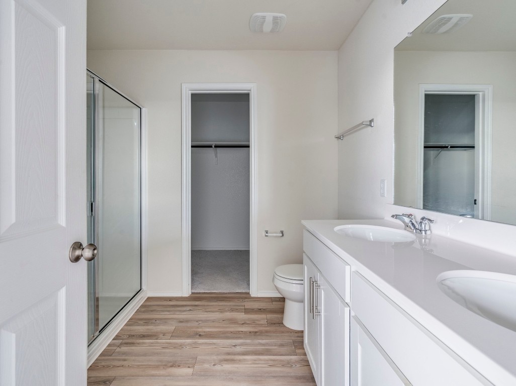 453 Tree Nut Loop Buda, TX 78610 - Photo 18 of 32 Primary bath with dual vanity and oversized shower.
