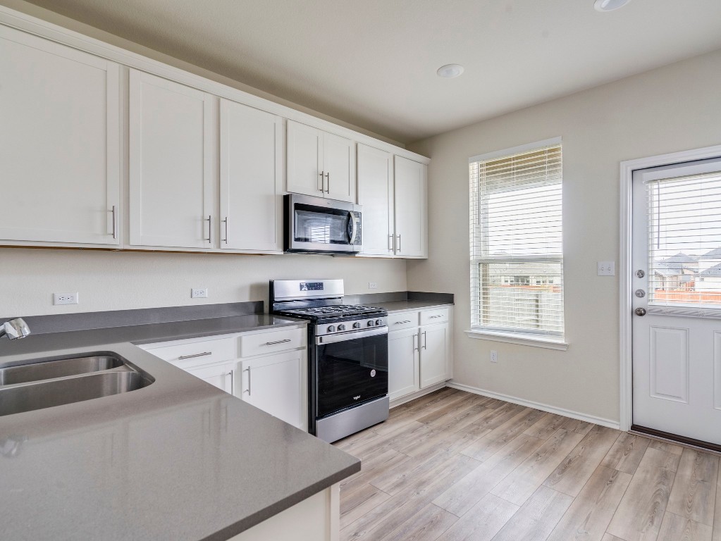 453 Tree Nut Loop Buda, TX 78610 - Photo 7 of 32