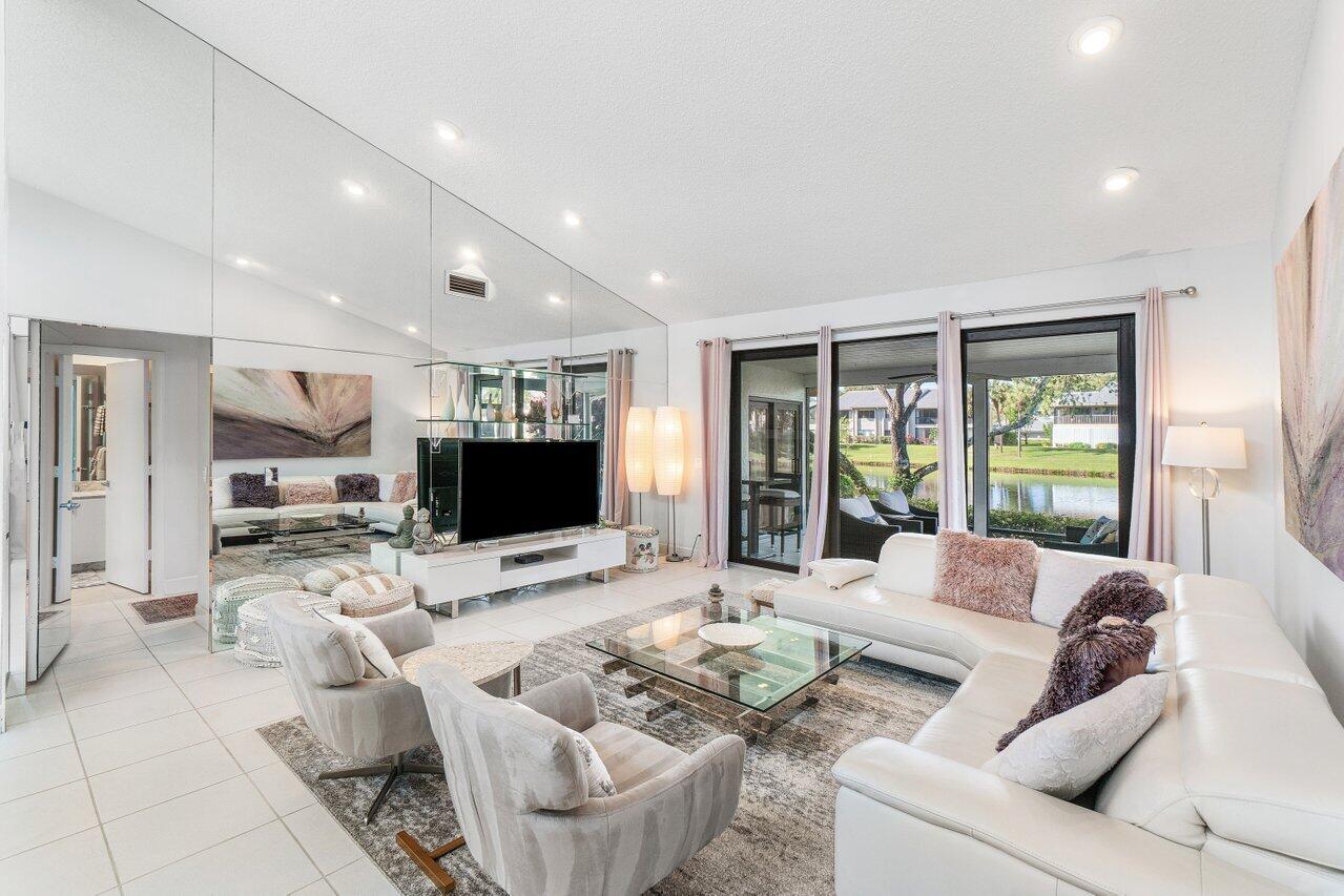 12 Eastgate Drive, Unit D Boynton Beach, FL 33436 - Photo 13 of 64 Living Area