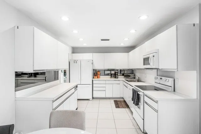 $315,000 | 12 Eastgate Drive, Unit D, Boynton Beach, FL 33436