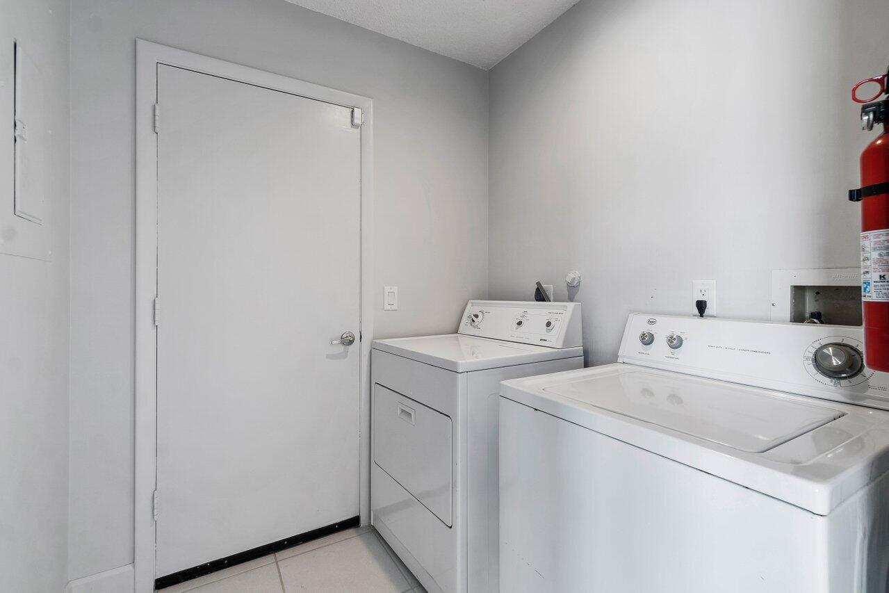 12 Eastgate Drive, Unit D Boynton Beach, FL 33436 - Photo 20 of 64 Laundry