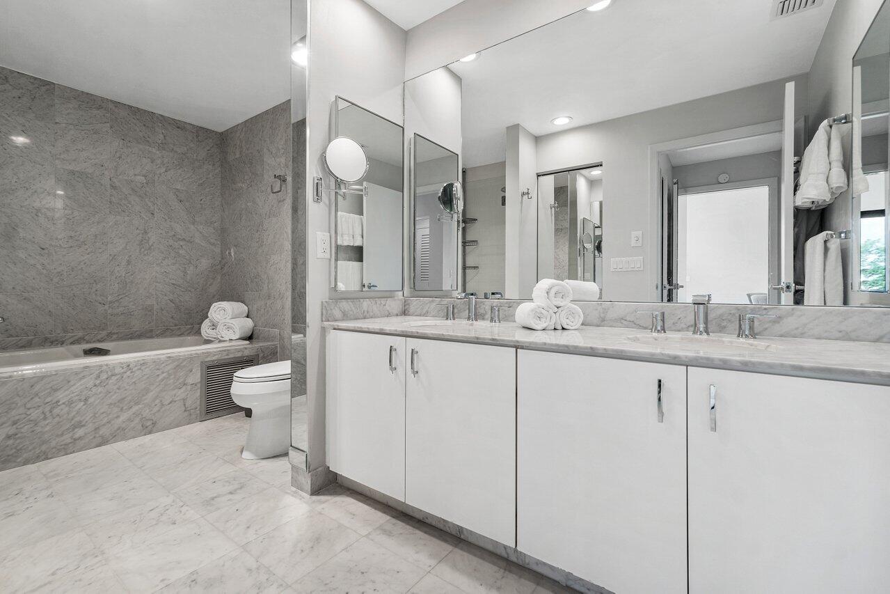 12 Eastgate Drive, Unit D Boynton Beach, FL 33436 - Photo 27 of 64 Primary Bath