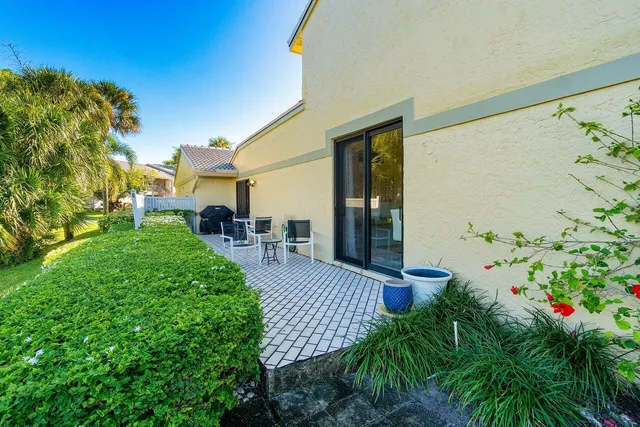 $315,000 | 12 Eastgate Drive, Unit D, Boynton Beach, FL 33436