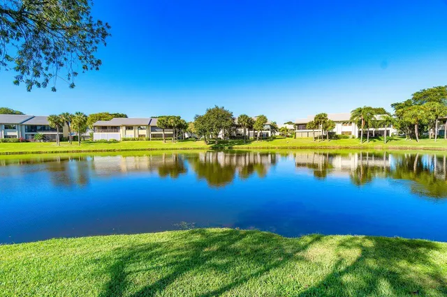 $315,000 | 12 Eastgate Drive, Unit D, Boynton Beach, FL 33436