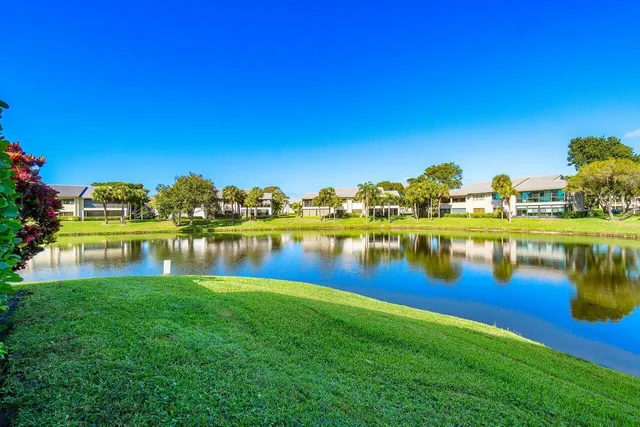 $315,000 | 12 Eastgate Drive, Unit D, Boynton Beach, FL 33436