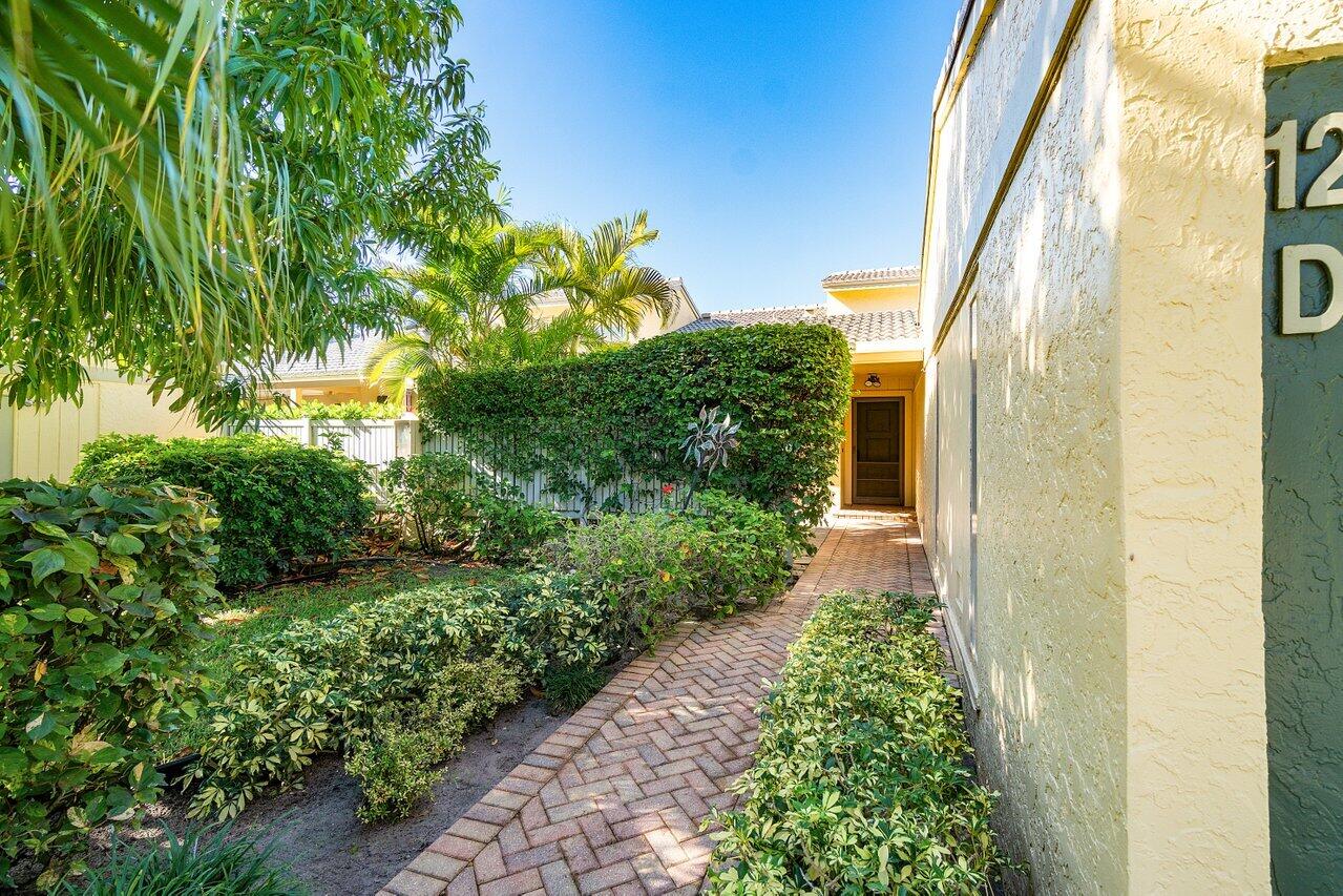 12 Eastgate Drive, Unit D Boynton Beach, FL 33436 - Photo 5 of 64 Entry