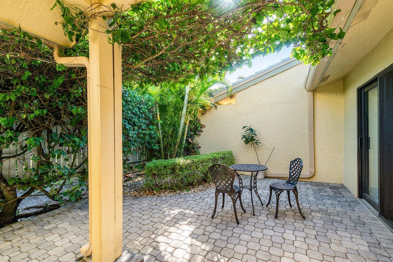 12 Eastgate Drive, Unit D Boynton Beach, FL 33436 - Photo 6 of 64 Front Patio