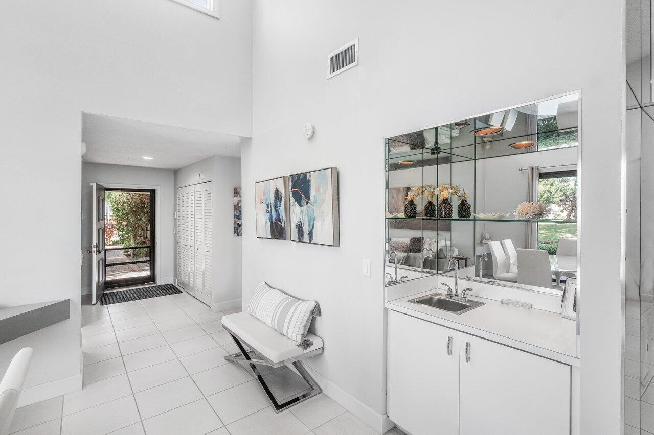 12 Eastgate Drive, Unit D Boynton Beach, FL 33436 - Photo 8 of 64 Foyer