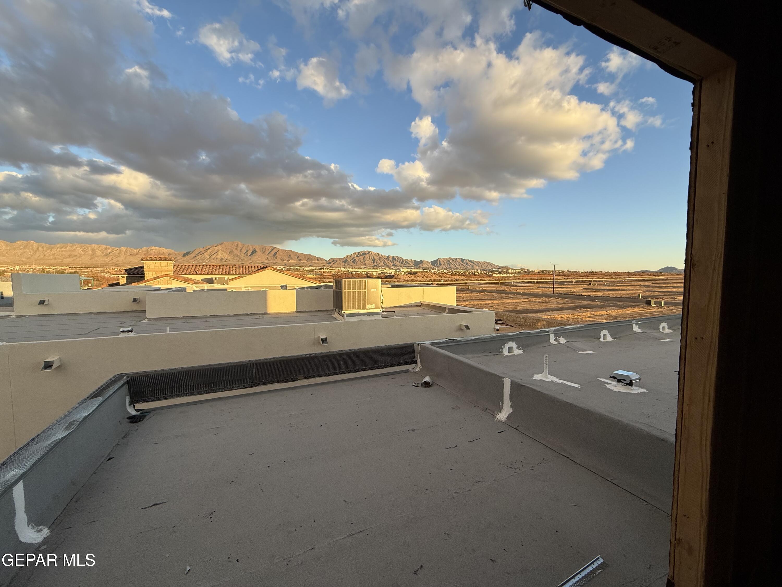 320 Rio Del Rancho Court El Paso, TX 79932 - Photo 17 of 25 a view of an ocean and city