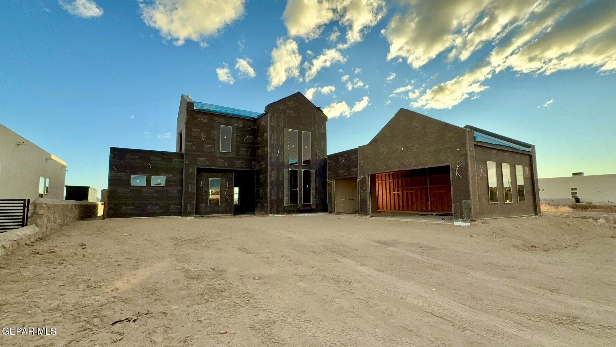 320 Rio Del Rancho Court El Paso, TX 79932 - Photo 8 of 25 a big room with closet and a fireplace