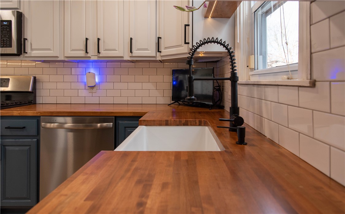 111 Woodhaven Road Pawtucket, RI 02861 - Photo 11 of 28 Gallery Image 11