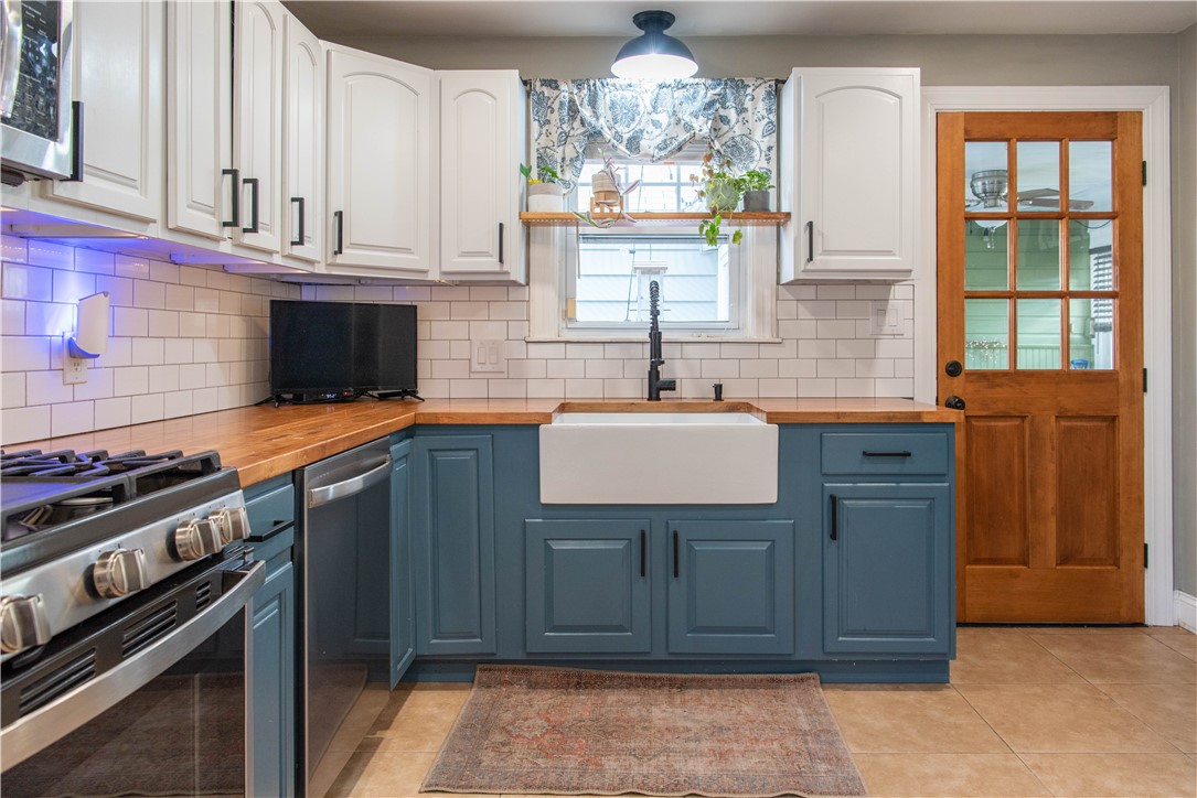 111 Woodhaven Road Pawtucket, RI 02861 - Photo 10 of 28 Gallery Image 10