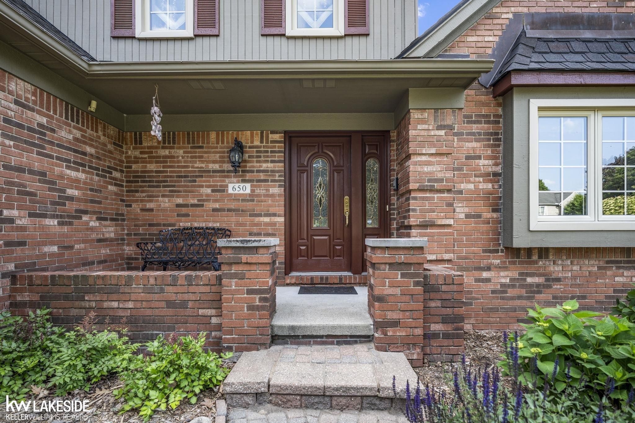 650 Lexington Drive Rochester, MI 48307 - Photo 3 of 50 50178973-af8a09b3-8757-4542-bff4-c15f9d9ea473.JPG