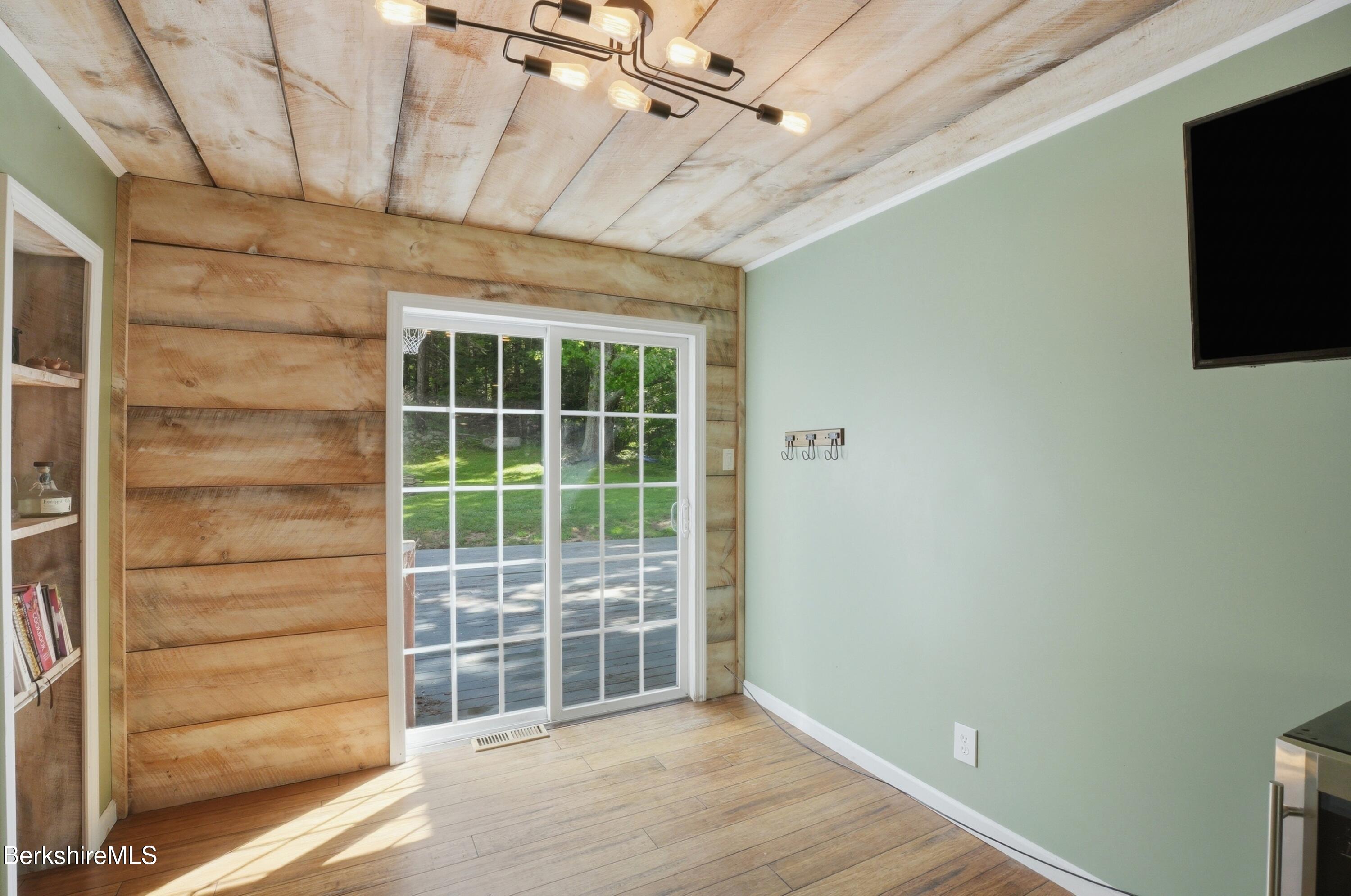 491 Main Road Savoy, MA 01256 - Photo 17 of 35 BACK ENTRY AREA