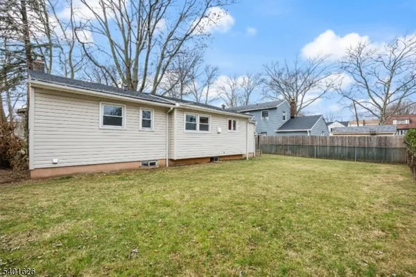 a view of a yard with a house