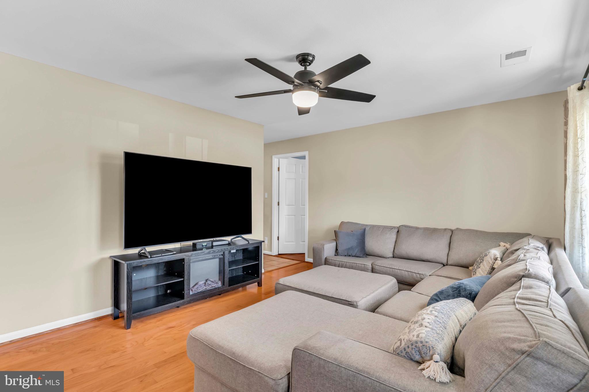 101 West Beech Road Sterling, VA 20164 - Photo 6 of 36