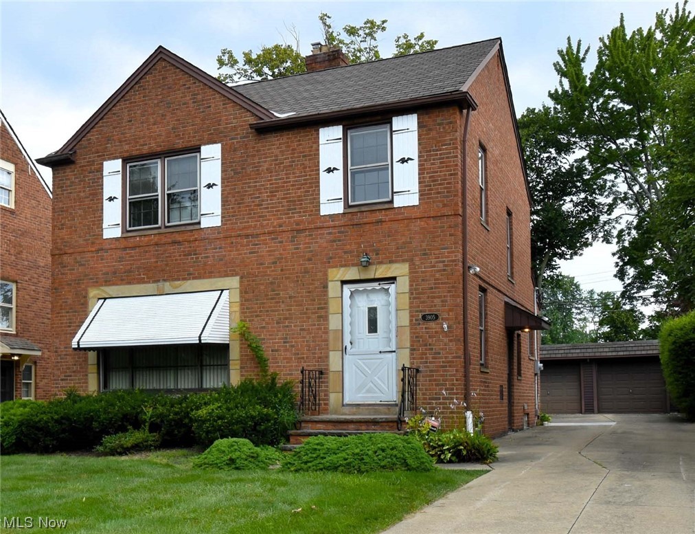 3905 Faversham Road Cleveland, OH 44118 - Photo 1 of 28 Gallery Image 1