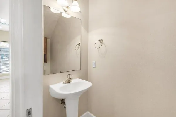 $1,900 | 115 Beal Parkway, Unit D, Fort Walton Beach, FL 32548