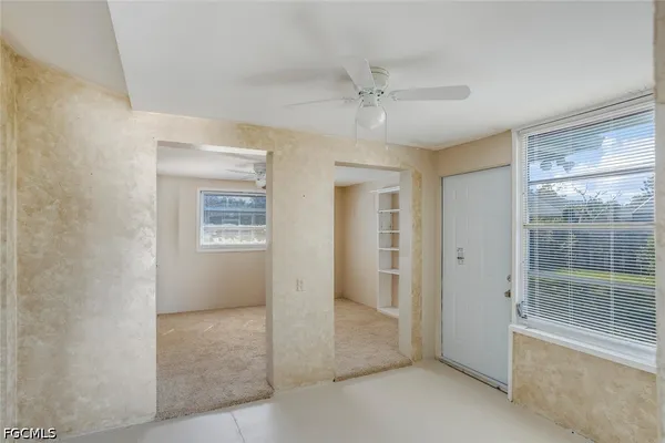 $2,300 | 806 Entrada Drive North, Fort Myers, FL 33919