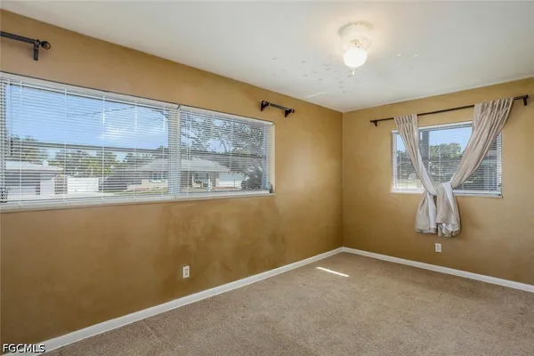 $2,300 | 806 Entrada Drive North, Fort Myers, FL 33919