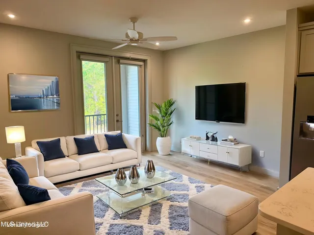 $220,000 | 2501 Bienville Boulevard, Unit 523, Ocean Springs, MS 39564