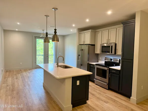 $204,900 | 2501 Bienville Boulevard, Unit 523, Ocean Springs, MS 39564
