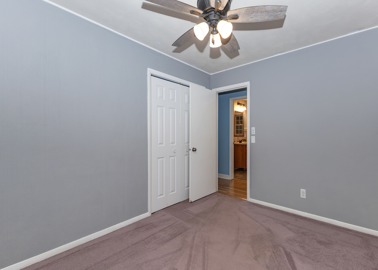 1109 14th Avenue Orion, IL 61273 - Photo 15 of 37 an empty room with a ceiling fan and a window