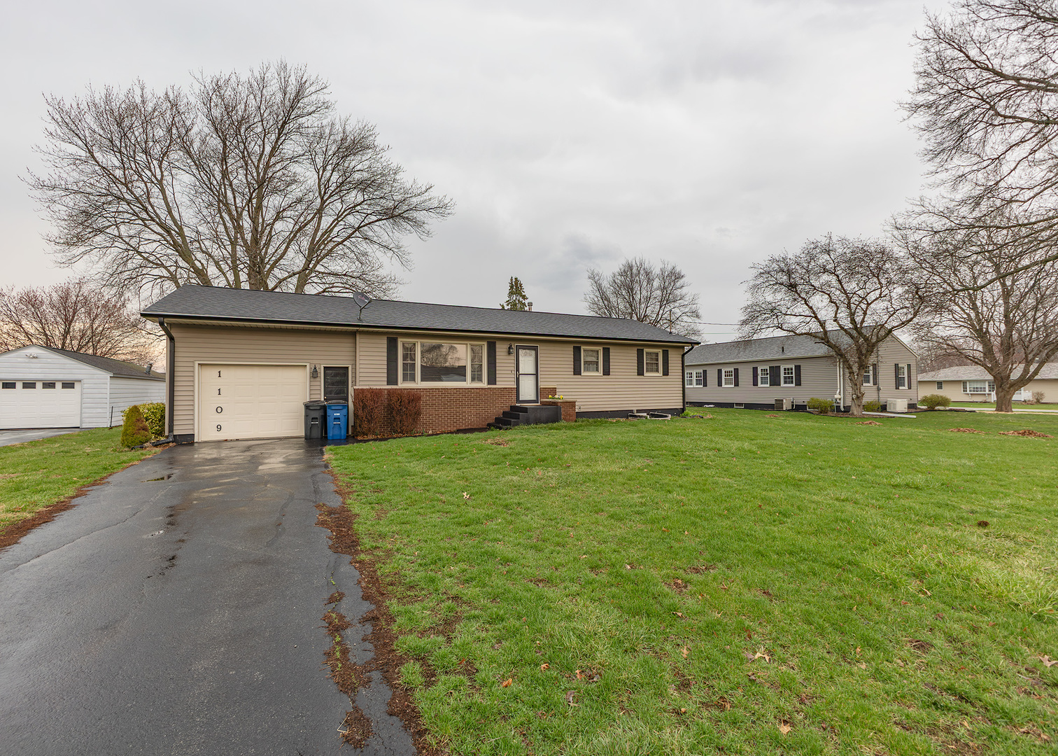 1109 14th Avenue Orion, IL 61273 - Photo 27 of 37 a front view of house with yard and green space