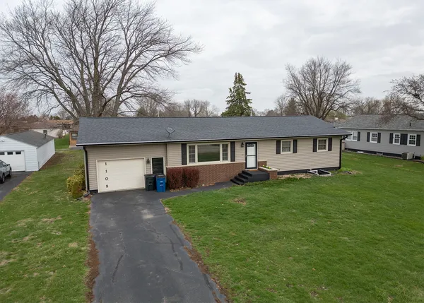 $215,000 | 1109 14th Avenue, Orion, IL 61273