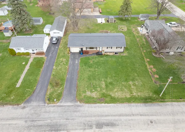 $215,000 | 1109 14th Avenue, Orion, IL 61273