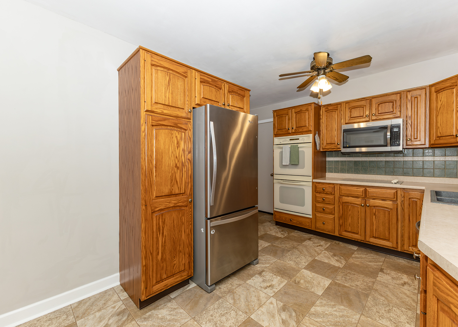1109 14th Avenue Orion, IL 61273 - Photo 6 of 37 a kitchen with stainless steel appliances a refrigerator and microwave