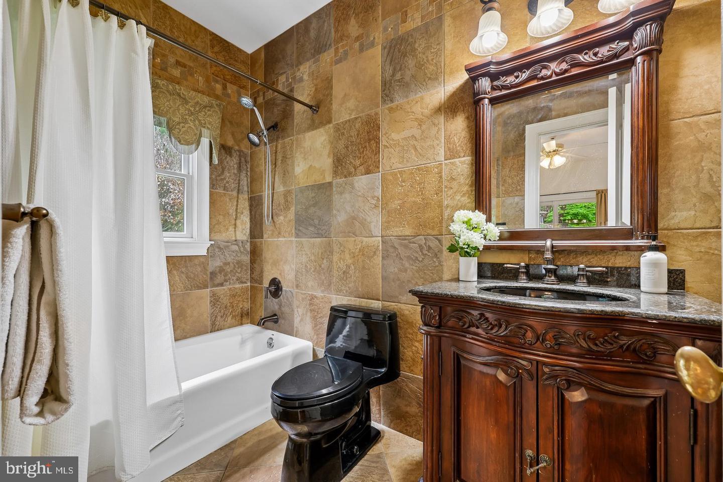 13120 Esworthy Road Potomac, MD 20854 - Photo 37 of 83 Ensuite Full Bath