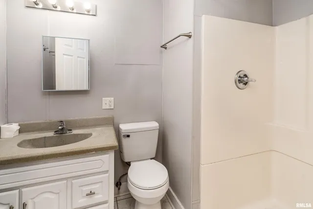 $215,000 | 609 South Poplar Street, Carbondale, IL 62901