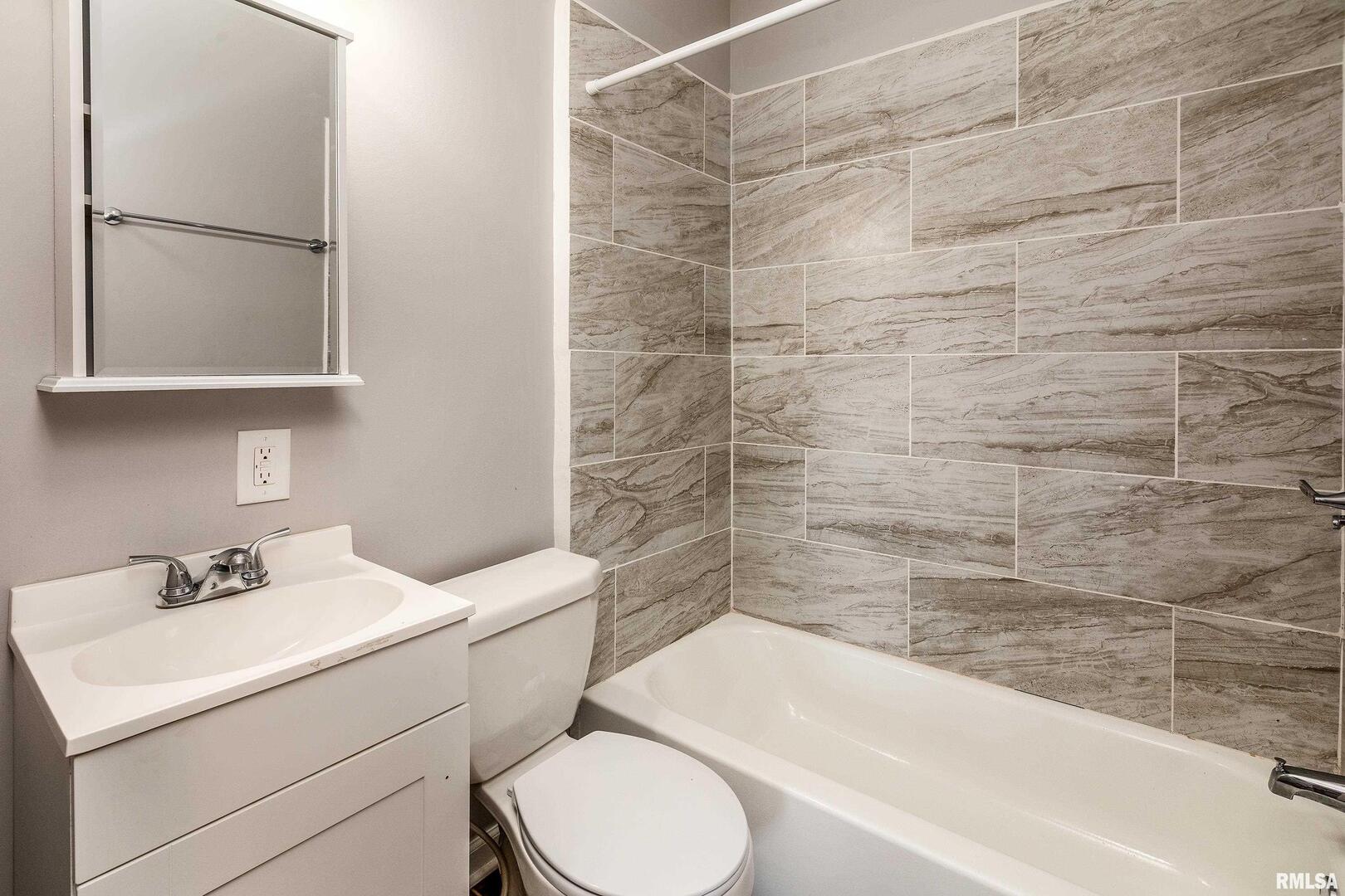 609 South Poplar Street Carbondale, IL 62901 - Photo 31 of 44 a bathroom with a sink toilet and shower