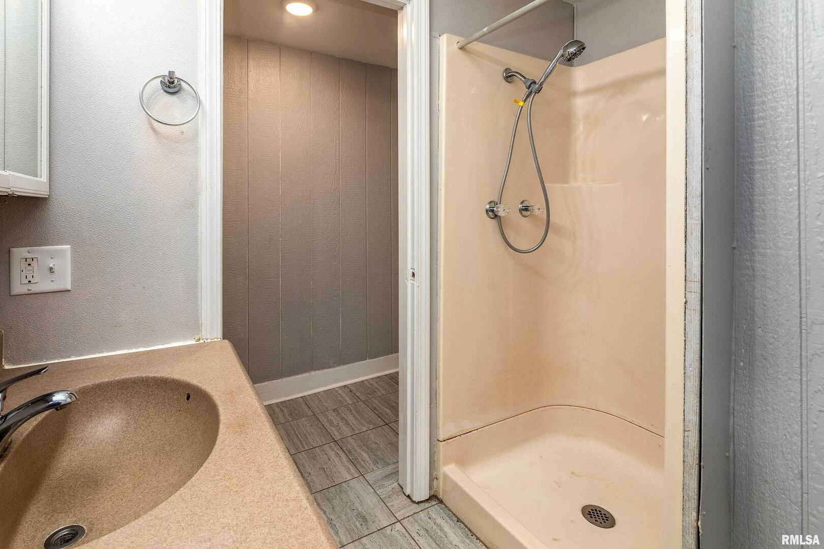 609 South Poplar Street Carbondale, IL 62901 - Photo 38 of 44 a bathroom with a glass shower door