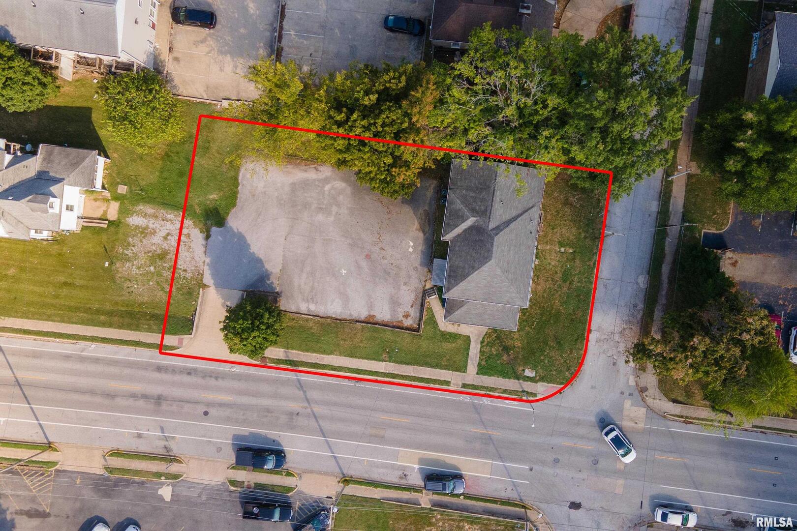 609 South Poplar Street Carbondale, IL 62901 - Photo 42 of 44 an aerial view of a houses with outdoor space