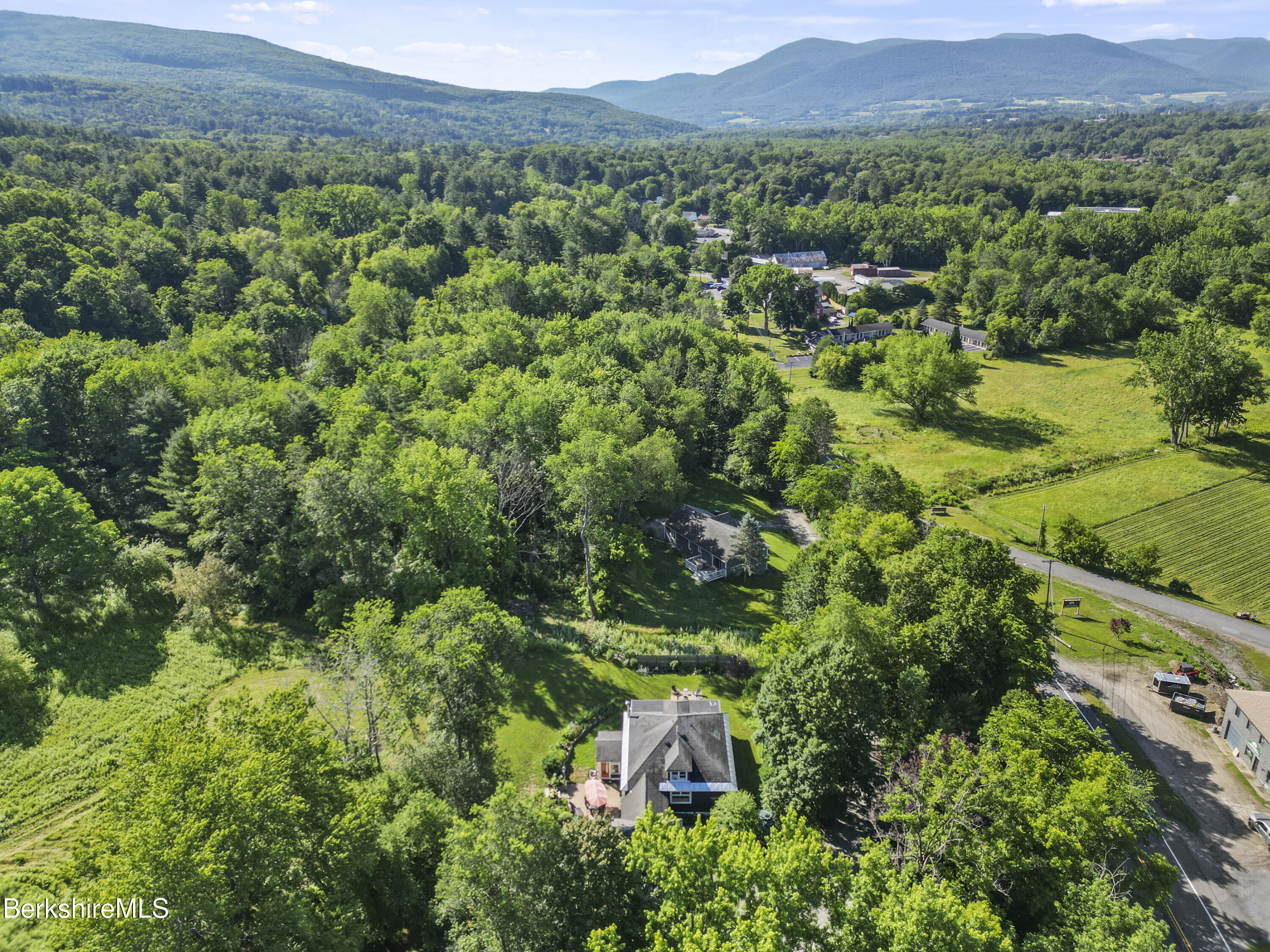 1020 Simonds Road Williamstown, MA 01267 - Photo 51 of 53 915 Aerial View