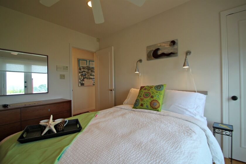 1516 Kearsarge Road La Jolla, CA 92037 - Photo 17 of 25 2nd bedroom
