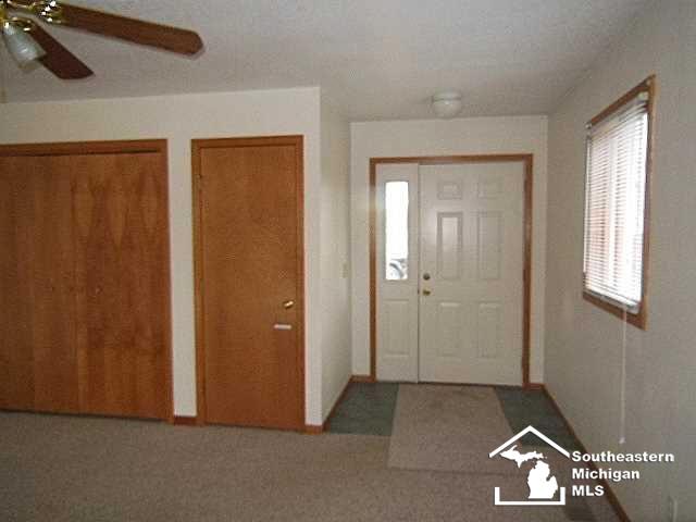 7340 Douglas Road Lambertville, MI 48144 - Photo 5 of 17 20435682-4.JPG